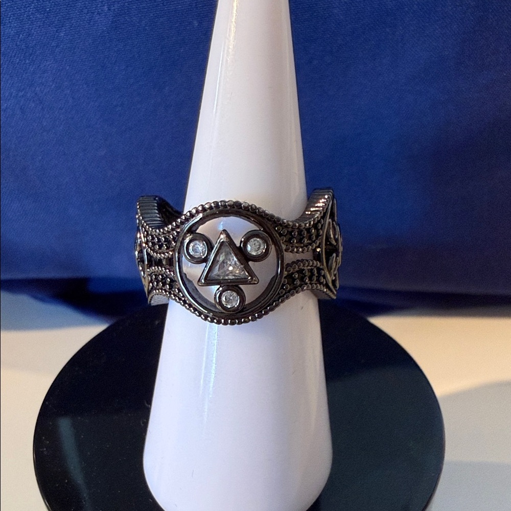 Elegant Silver Ring with Crystal Accents